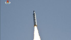 RB OSN rozšířila sankce proti KLDR kvůli raketovým zkouškám.