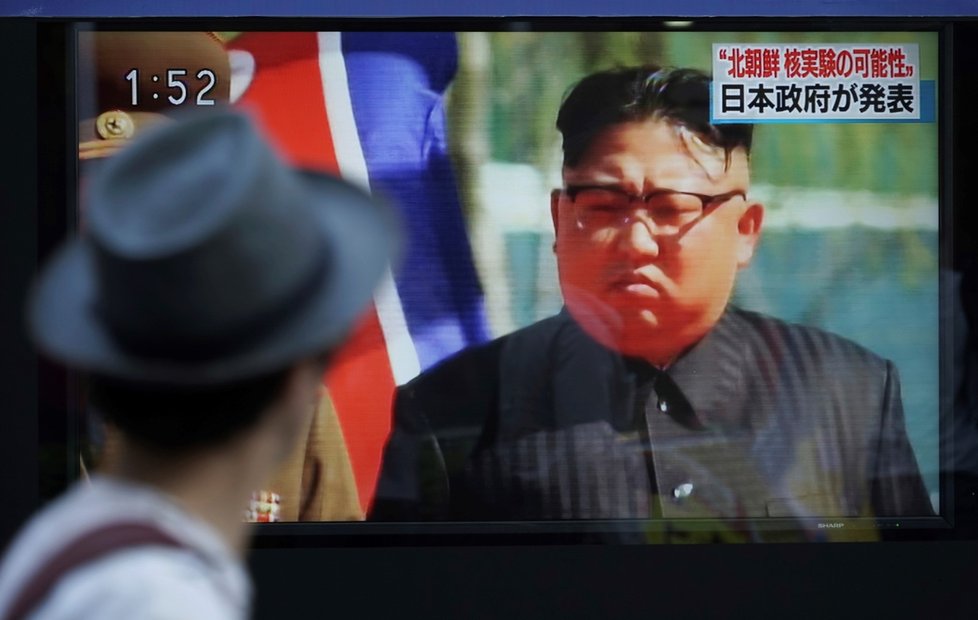 Ve všech japonských televizích se objevily varovné zprávy před posledním raketovým testem KLDR.