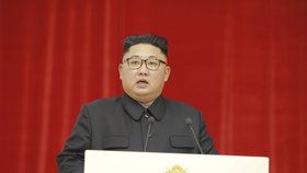 Kim Čong-un před zahájením banketu pronesl úvodní slovo.