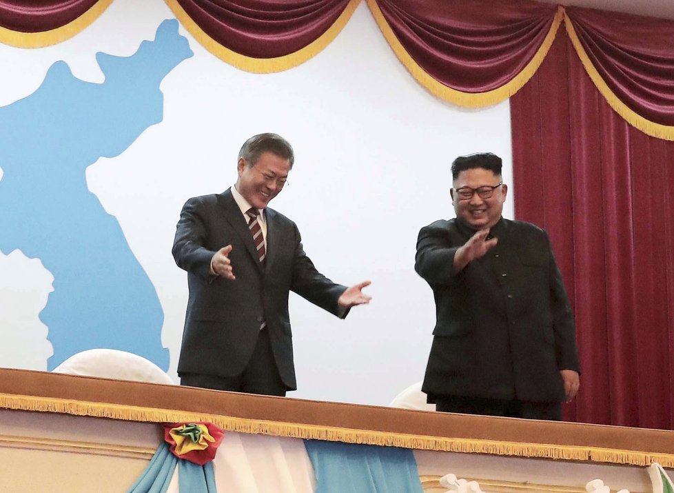 Kim Čong-un na počest Mun Če-ina a zahájení mezikorejského summitu uspořádal banket a zábavnou show.
