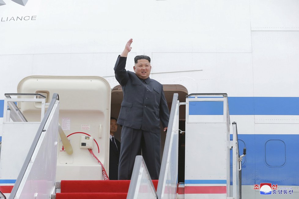 Kim do Singapuru přiletěl vypůjčeným letadlem.