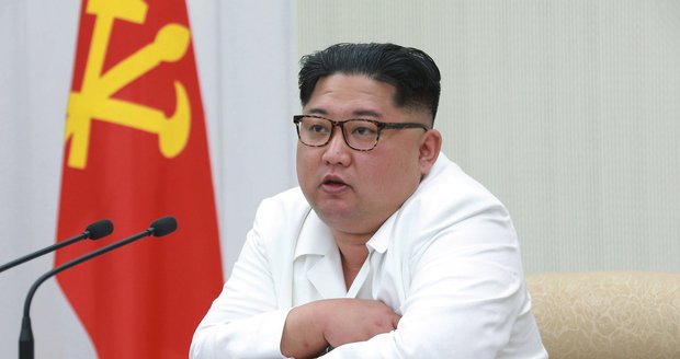 Mírotvůrce Kim popravuje generály a místo denuklearizace vylepšuje jadernou základnu