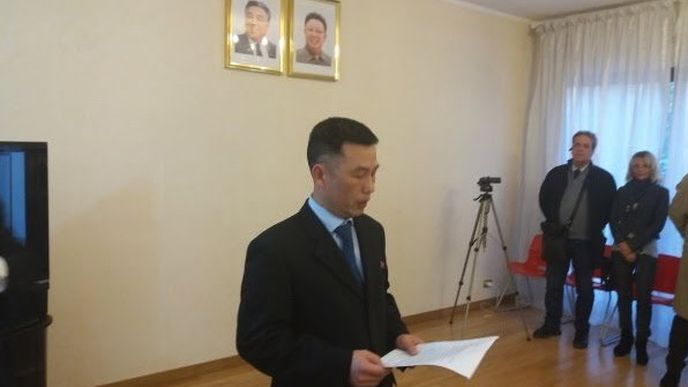 Severokorejský velvyslanec v Římě Čo Song-ki přeběhl, informoval list La Republica