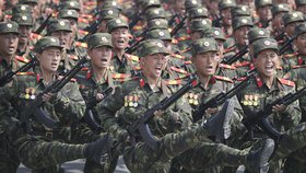 Severní Korea se připravuje na oslavy 70. výročí svého vzniku, kromě vojenské přehlídky proběhnou také masové sportovní hry. Oslavy výročí v roce 2017.