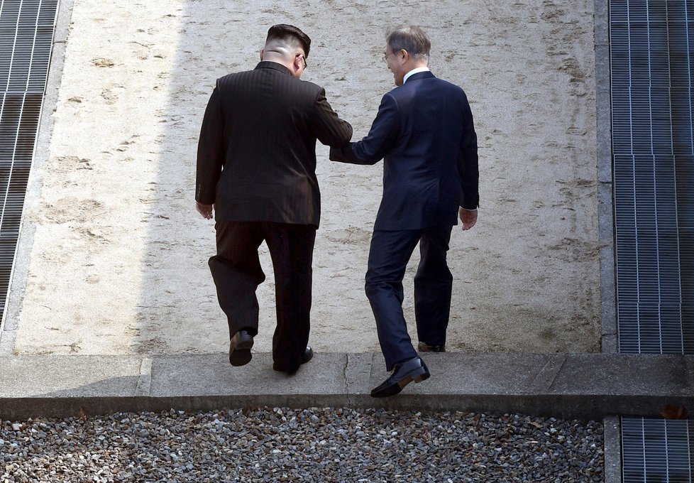 Severokorejský vůdce a jihokorejský prezident se potkali na hranici obou Korejí