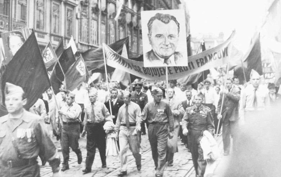 1.ledna 1948: Demonstrace na podporu Klementa Gottwalda