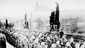 Rok 1948: Demonstrace na podporu Klementa Gottwalda a komunistů