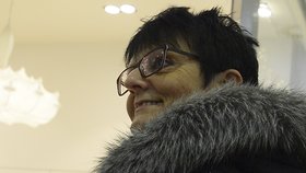 Eva Volná (54), dělnice: „Já jdu vyměnit. Partner se netrefil. Dostala jsem náramek, ale já chci spíš řetízek.“