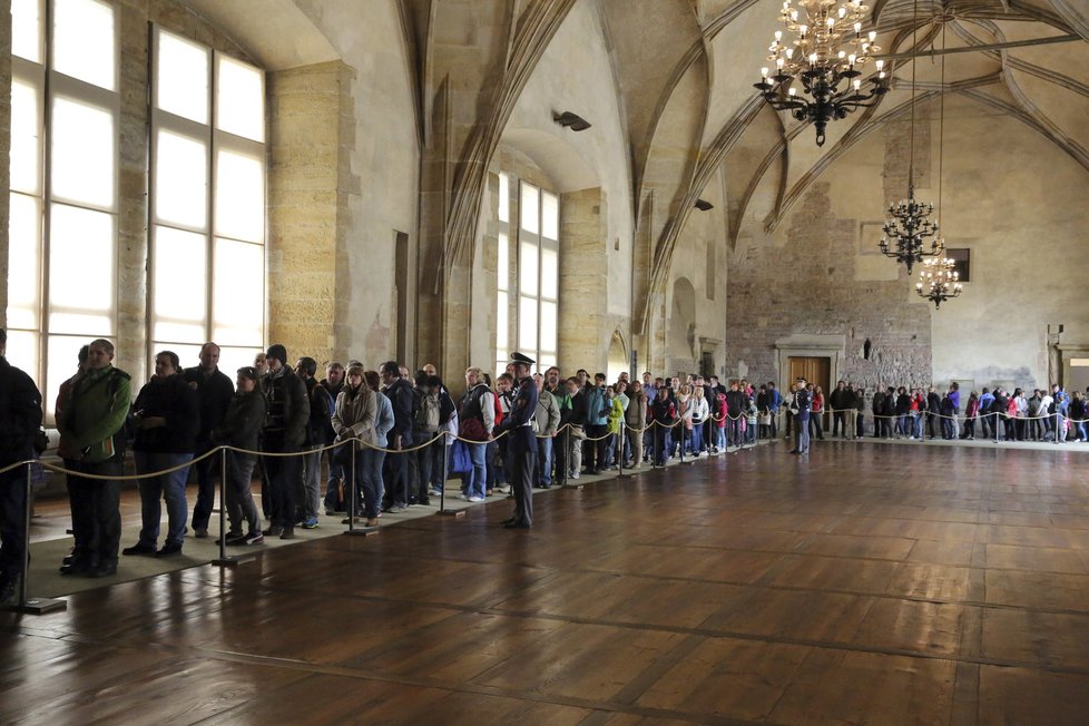 Korunovační klenoty budou od 16. do 23. ledna vystaveny zdarma ve Vladislavském sále na Pražském hradě.