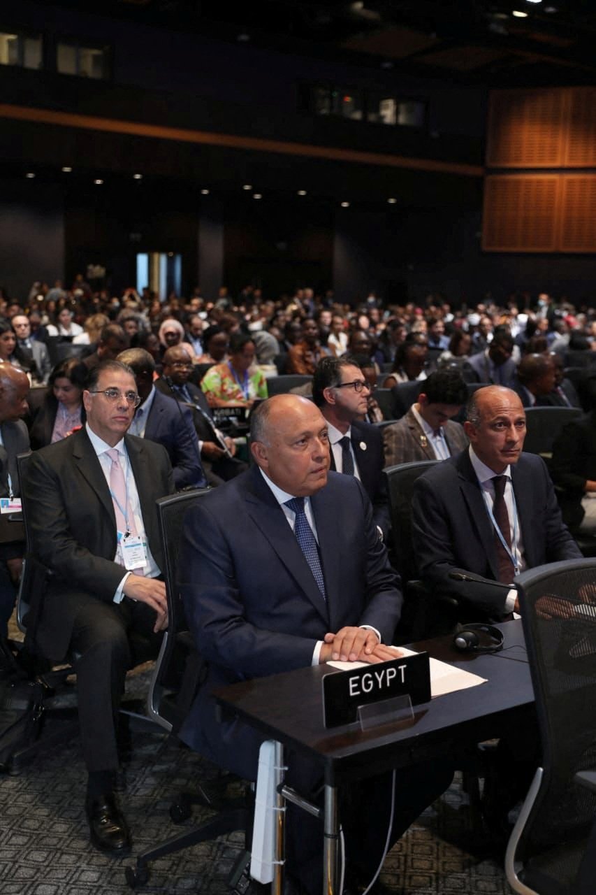 COP27 předsedá egyptský ministr zahraničí Samí Šukrí.