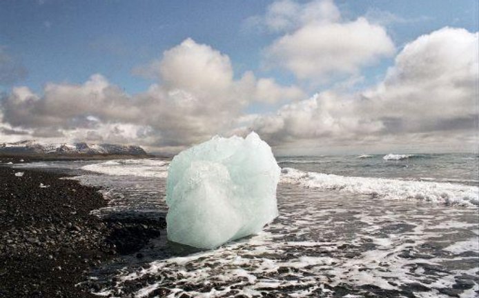 S klimatickými změnami posledních let souvisí masivní tání ledovců.