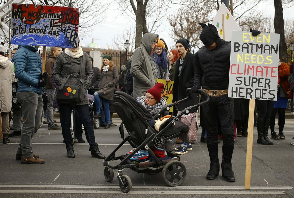 Protesty před klimatickým summitem: Batman ve Vídni