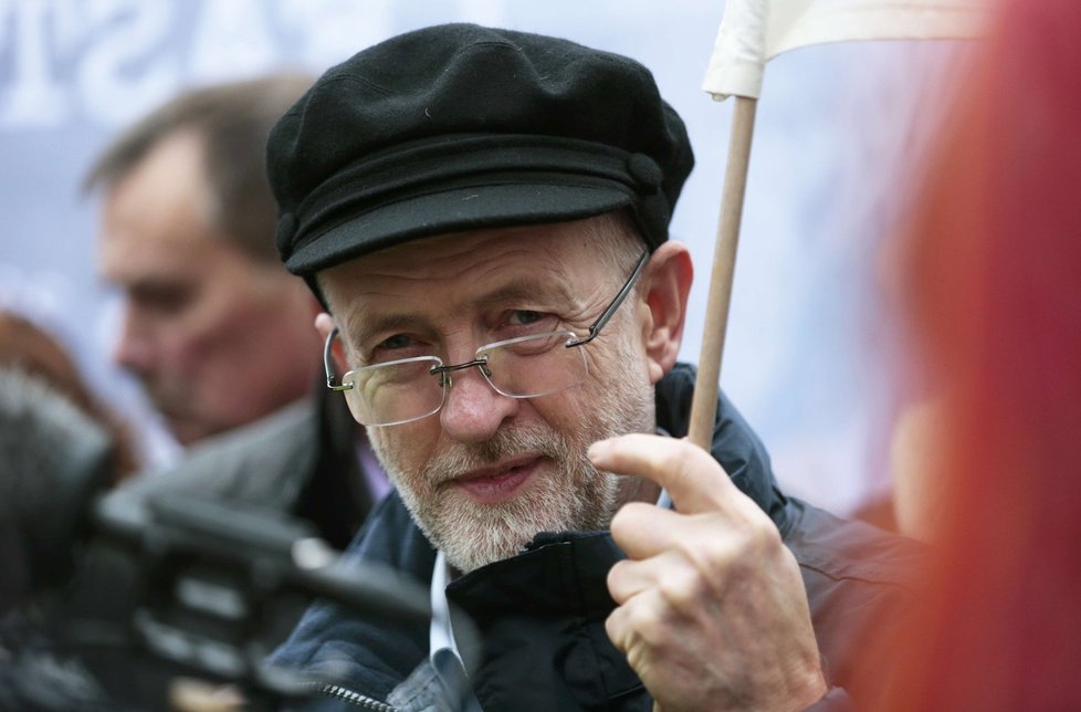 Protesty před klimatickým summitem: V Londýně nechyběl šéf labouristů Jeremy Corbyn.