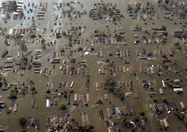 Klimatem jsou ohrožené i některé části USA. Takto vypadalo New Orleans v roce 2005 po hurikánu Katrina.