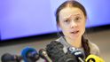 Švédská aktivistka Greta Thunbergová se snaží varovat světové vlády před klimatickými změnami.