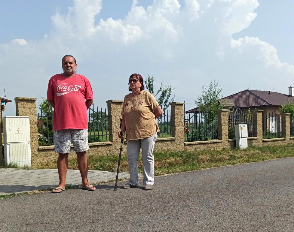 Ivo Kunetek (53) a Anna Pazděrová (78) z Klimkovic, sousedé, kterým život změnila dálnice.