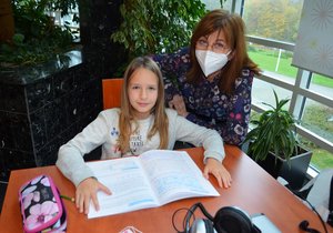 Sanatoria Klimkovice: Kulturní referentka Miluše Bílská (56) pečuje o děti tamních zdravotníků.