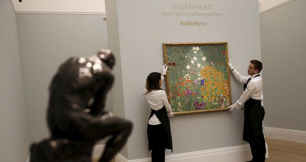 Aukční bitva o obraz Klimta. Za Květinovou zahradu dal kupec 1,5 miliardy