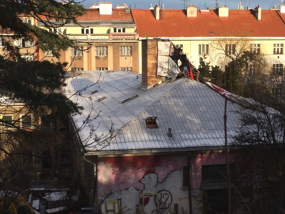 Druhý den vyklízení sociálního centra Klinika, 11. ledna 2019