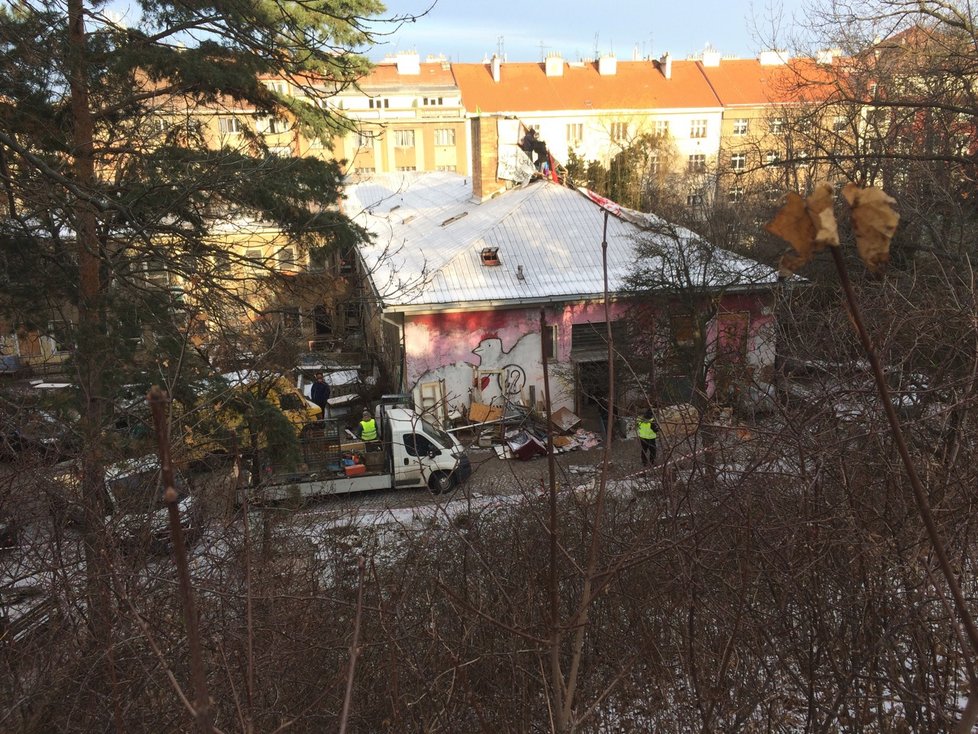 Druhý den vyklízení sociálního centra Klinika, 11. ledna 2019