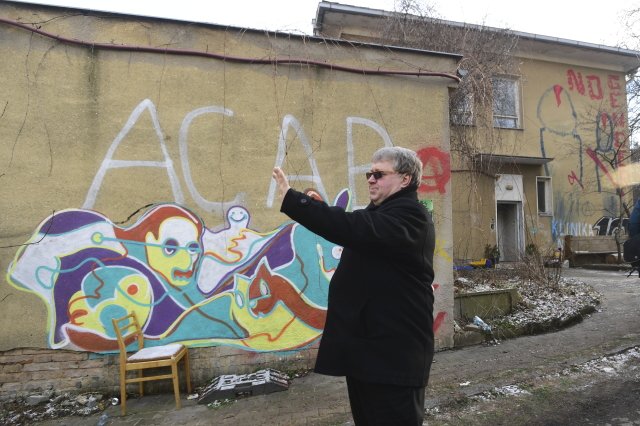 IVO LUHAN, exekutor, gesto, Autonomní sociální centrum Klinika