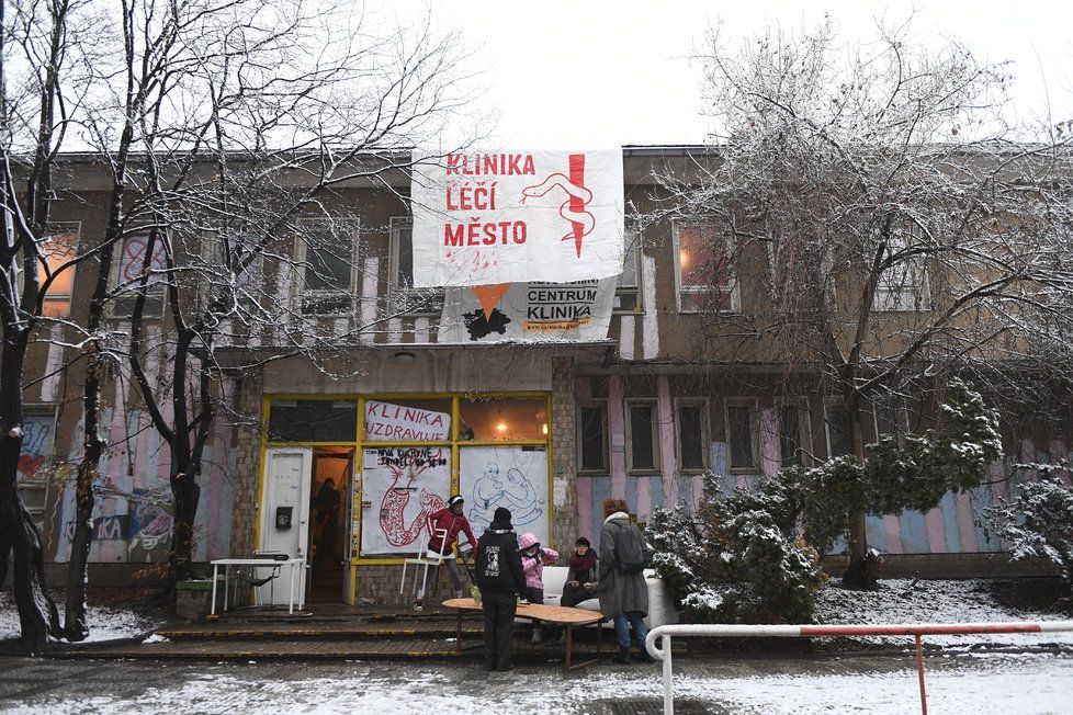 Happening v žižkovské Klinice v den vystěhování, 10. ledna 2019