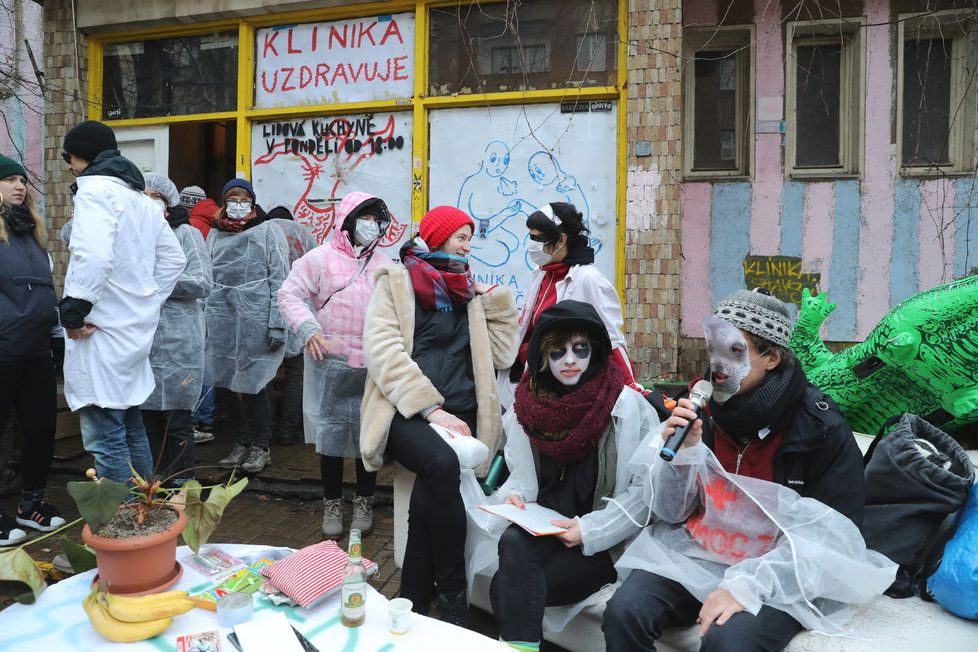 Happening v žižkovské Klinice v den vystěhování, 10. ledna 2019