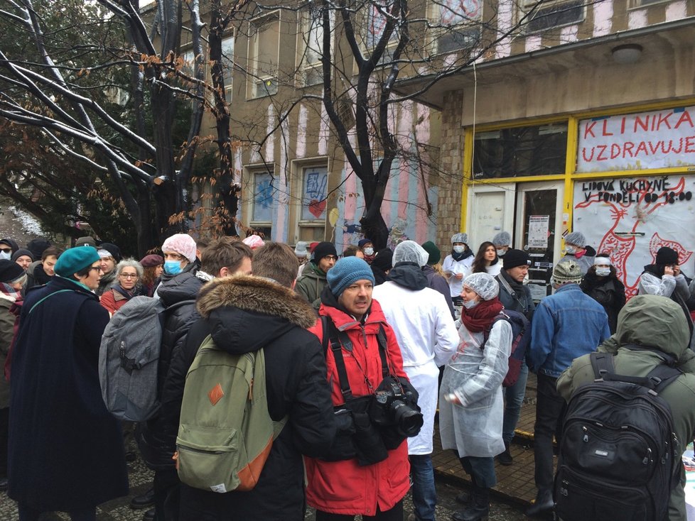 Happening v žižkovské Klinice v den vystěhování, 10. ledna 2019