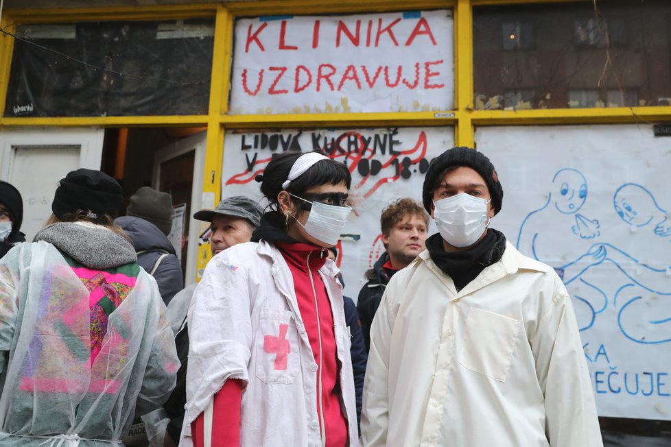 Happening v žižkovské Klinice v den vystěhování, 10. ledna 2019