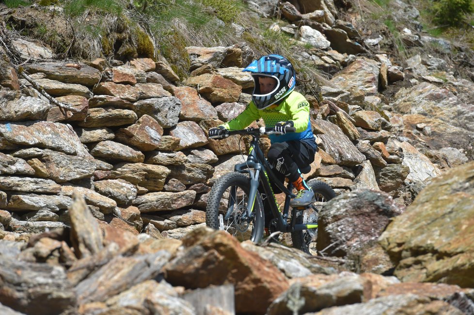 Areál Klínovec u Božího Daru na Karlovarsku nabízí i letní radovánky! V Trail Parke je 24 kilometrů stezek určených pro jízdu na horských kolech.