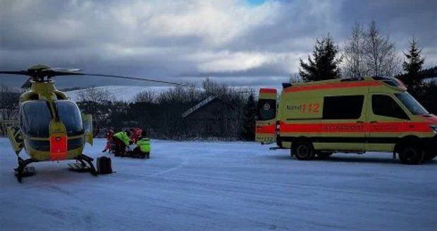 Chlapec (13) si na Klínovci přivodil hlubokou řeznou ránu: Zachraňovali ho horští záchranáři a vrtulník z Německa