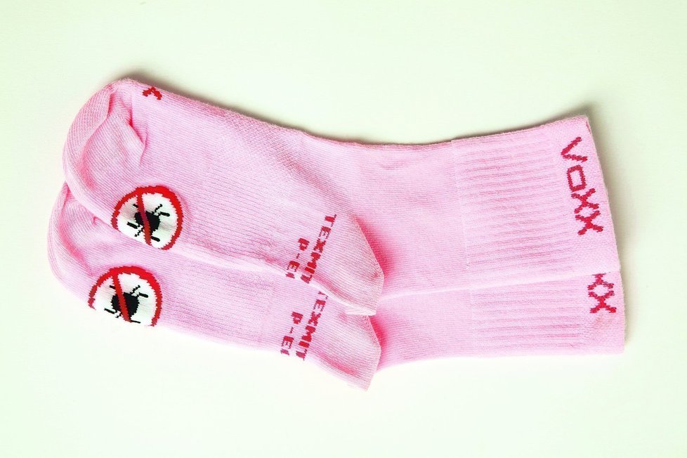 Protiklíšťové ponožky se vyrábějí ve všech velikostech. Tyto jsou vhodné pro holčičky a uplatní se na letním táboře.
