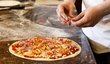 Italská klobáska salsiccia je výbornou ingrediencí na pizzu