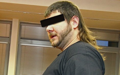 Obviněný Stanislav Sýkora aka klobásový vrah. 