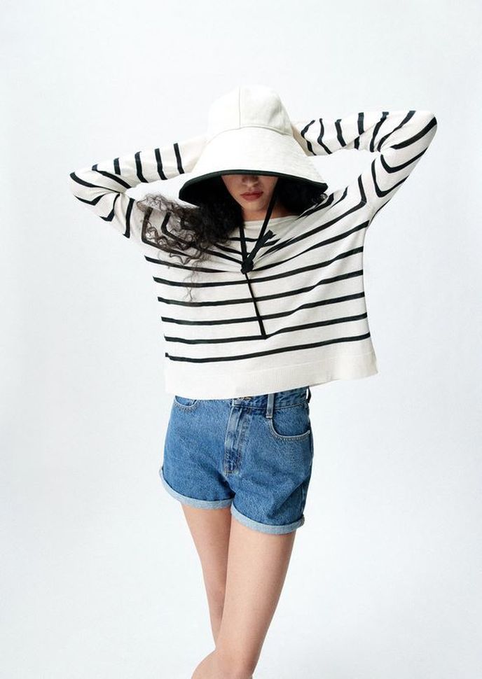 Bucket klobouk s kontrastním lemem, Zara, 499 Kč Bucket klobouk s kontrastním lemem, Zara, 499 Kč