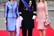 Španělská královská rodina, zleva: královna Sofia, korunní princ Felipe a korunní princezna Letizia. Ani těmto dámám se nevyhly klobouky