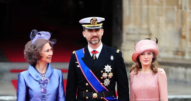 Španělská královská rodina, zleva: královna Sofia, korunní princ Felipe a korunní princezna Letizia.