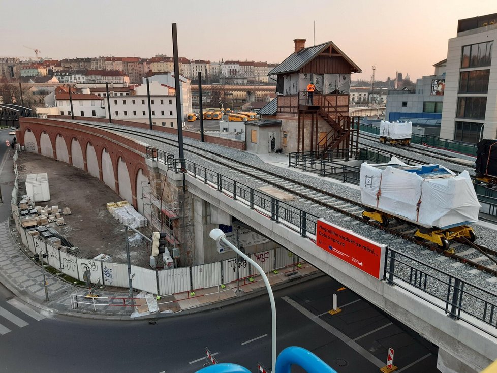 Kloknerův ústav měřil pevnost Negrelliho viaduktu (2017).