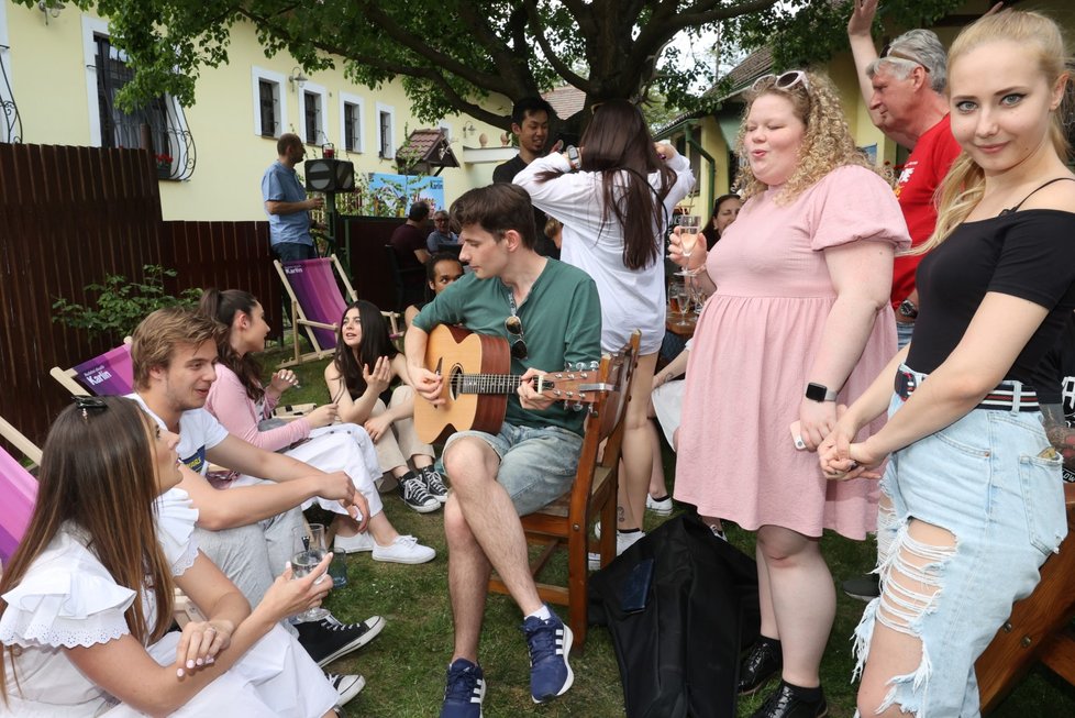 Setkání s tvůrci a herci muzikálu Slunce, seno, jahody