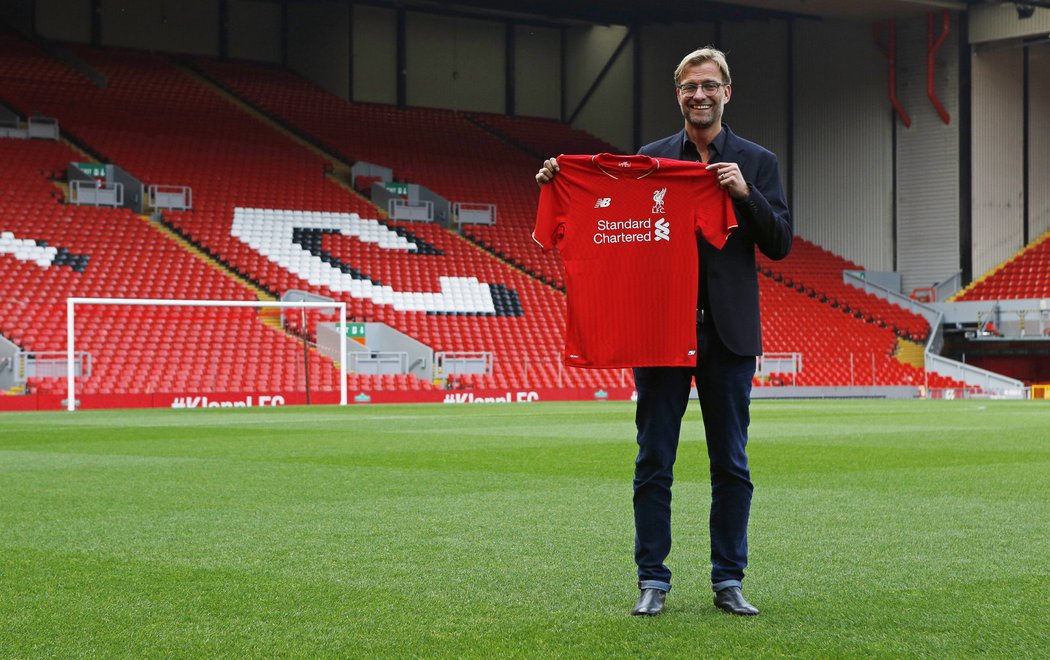 Stadion Liverpoolu Anfield, nový domov trenéra Jürgena Kloppa