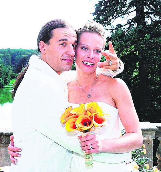Manželství se zpěvákem Alanem Bastienem vydrželo jen tři roky.