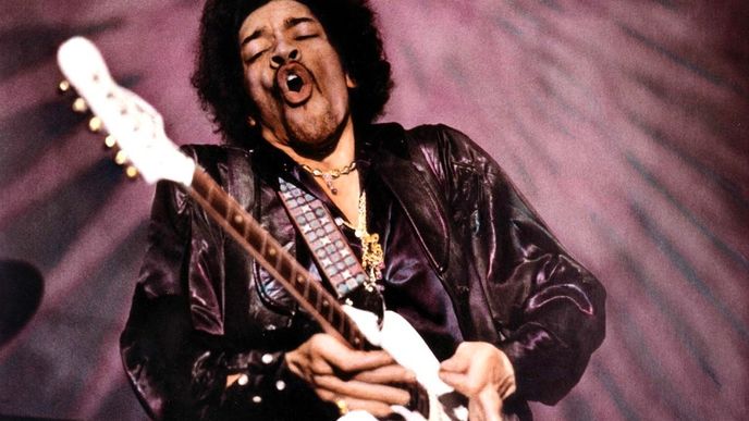 Jimi Hendrix se zadusil se zvratky po předávkování prášky na spaní