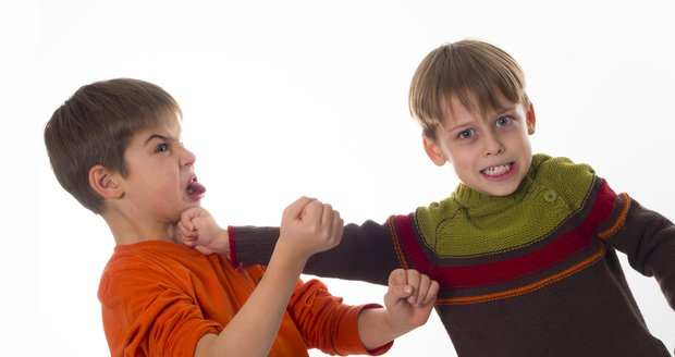 Když vaše dítě ubližuje ostatním: Mohou to způsobit rodiče? 