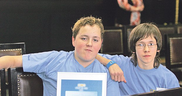 Oba chlapci dostali za záchranu života cenu Dětský čin roku 2011
