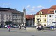 Pokračoval šikmo přes náměstí do ulice Kpt. Jaroše