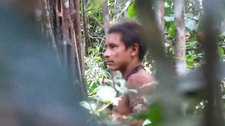 Vzácné video nejizolovanějšího kmene na světě. Kvůli kácení v Amazonii je na pokraji vymření
