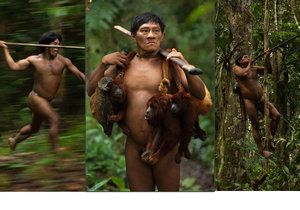 Kmen Huaorani žije v deštném pralese na východu Ekvádoru.