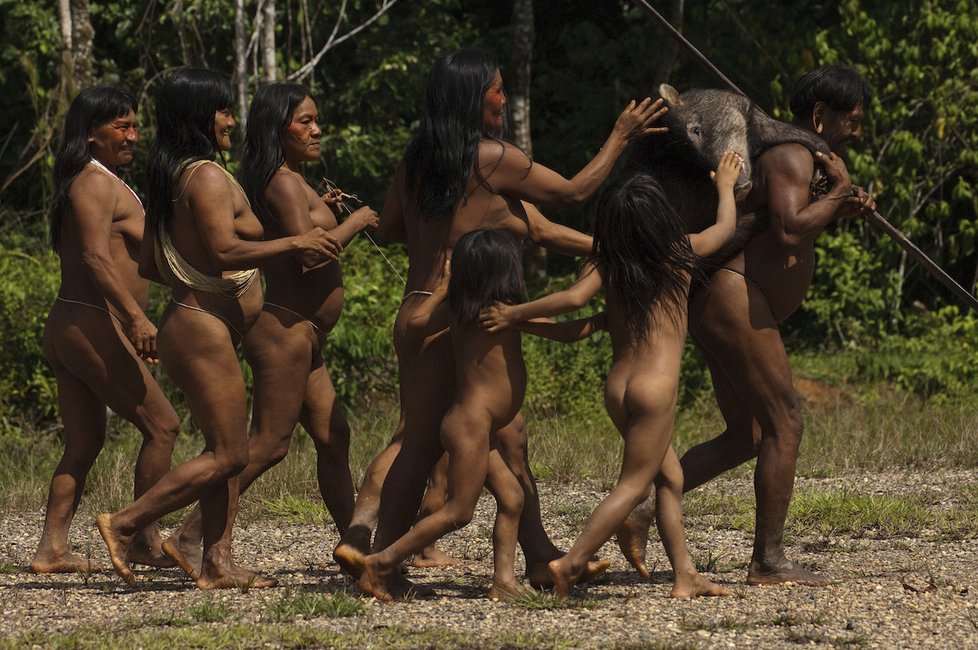 Kmen Huaorani žije v deštném pralese na východu Ekvádoru.