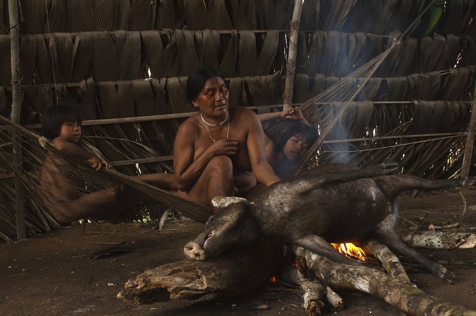 Kmen Huaorani žije v deštném pralese na východu Ekvádoru.