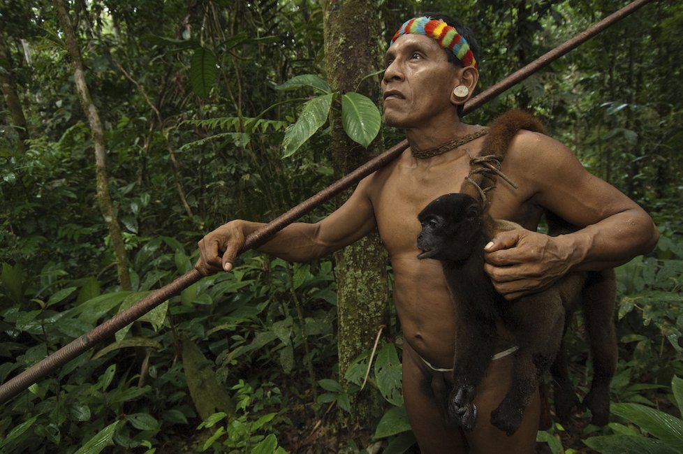 Kmen Huaorani žije v deštném pralese na východu Ekvádoru.